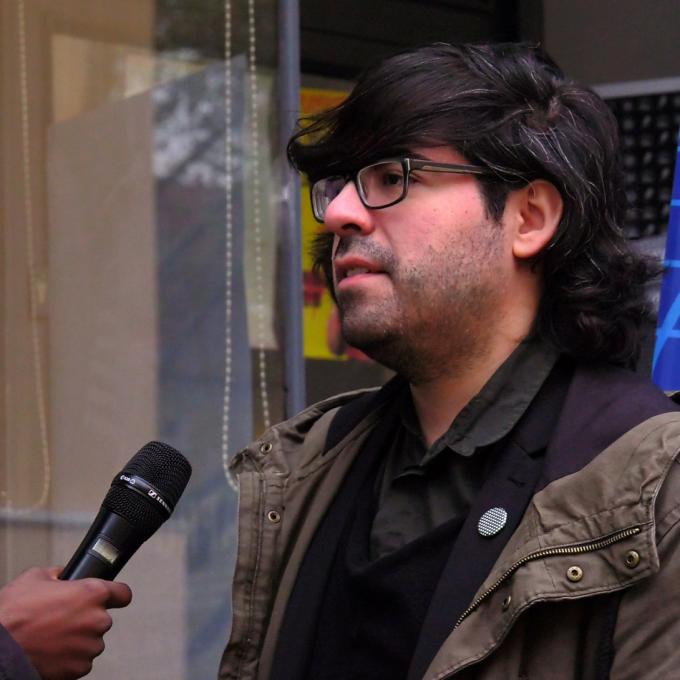 Fabian Saavedra-Lara / Interkultur Ruhr gibt Einblick in die Tätigkeiten eines Kurators. Foto: YOUNGSTERS / Borsig11 Fabian Saavedra-Lara / Interkultur Ruhr gibt Einblick in die Tätigkeiten eines Kurators