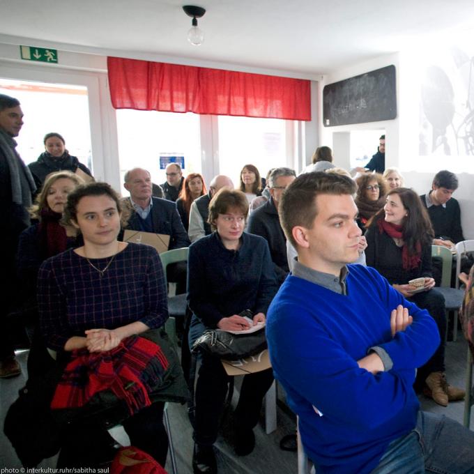 Gäste im HUkultur Quartiersbüro. Foto: Sabitha Saul Gäste im HUkultur Quartiersbüro