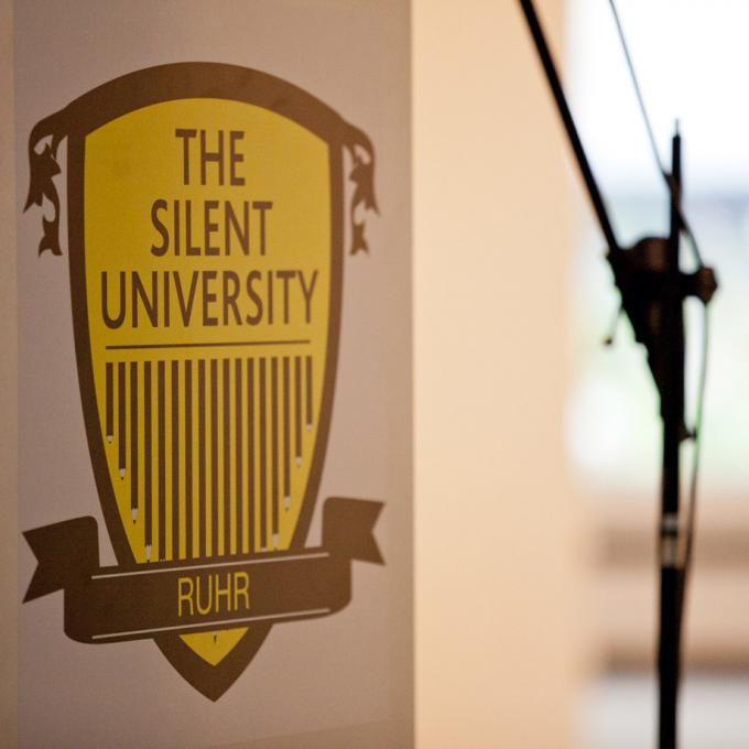 Rednerpult in der Silent University. Foto: Robin Junicke Rednerpult in der Silent University