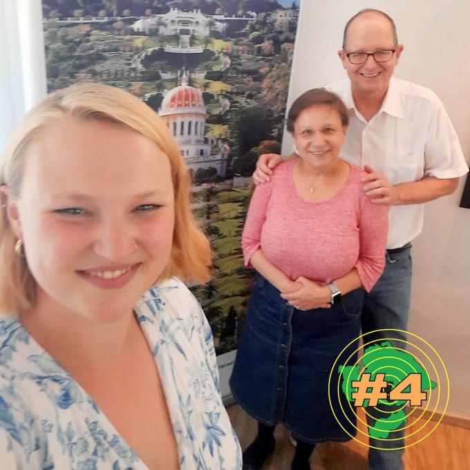 Olga Felker mit Dr. Roya Schayani-Mühlschlegel und Ralf Mühlschlegel, Mitglied des Geistigen Rates der Bahái in Essen. Foto: Olga Felker Olga Felker mit Dr. Roya Schayani-Mühlschlegel und Ralf Mühlschlegel, Mitglied des Geistigen Rates der Bahái in Essen