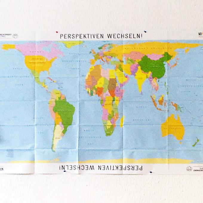 Perspektiven wechseln. Plakat im Vereinsbüro. Foto: Guido Meincke Perspektiven wechseln