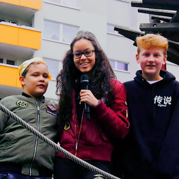 Reporter Luka, Amira und Louis. Foto: YOUNGSTERS / Borsig11 Reporter Luka, Amira und Louis